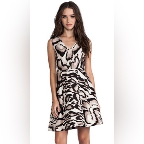 DVF Renna Wool and Silk Leopard Fitted Pleat Skirt Dress size 2 - Picture 1 of 10